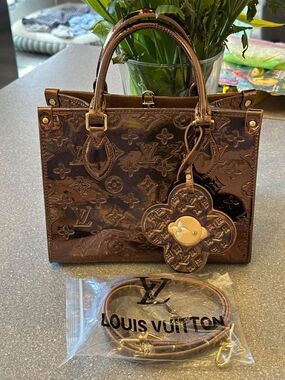 Vernis Brown Monogram Patent Alma BB Tote with Charm